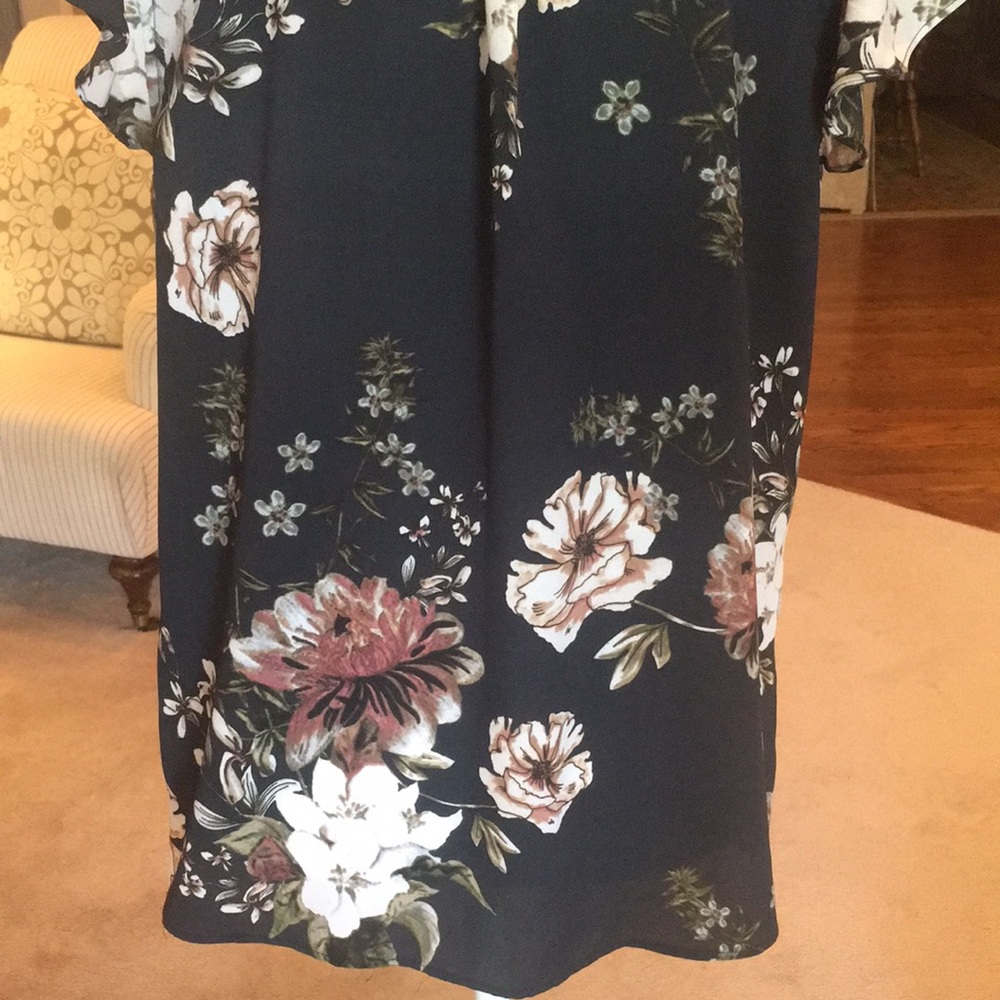 Women’s c & e floral Blouse in Medium - Picture 9 of 12